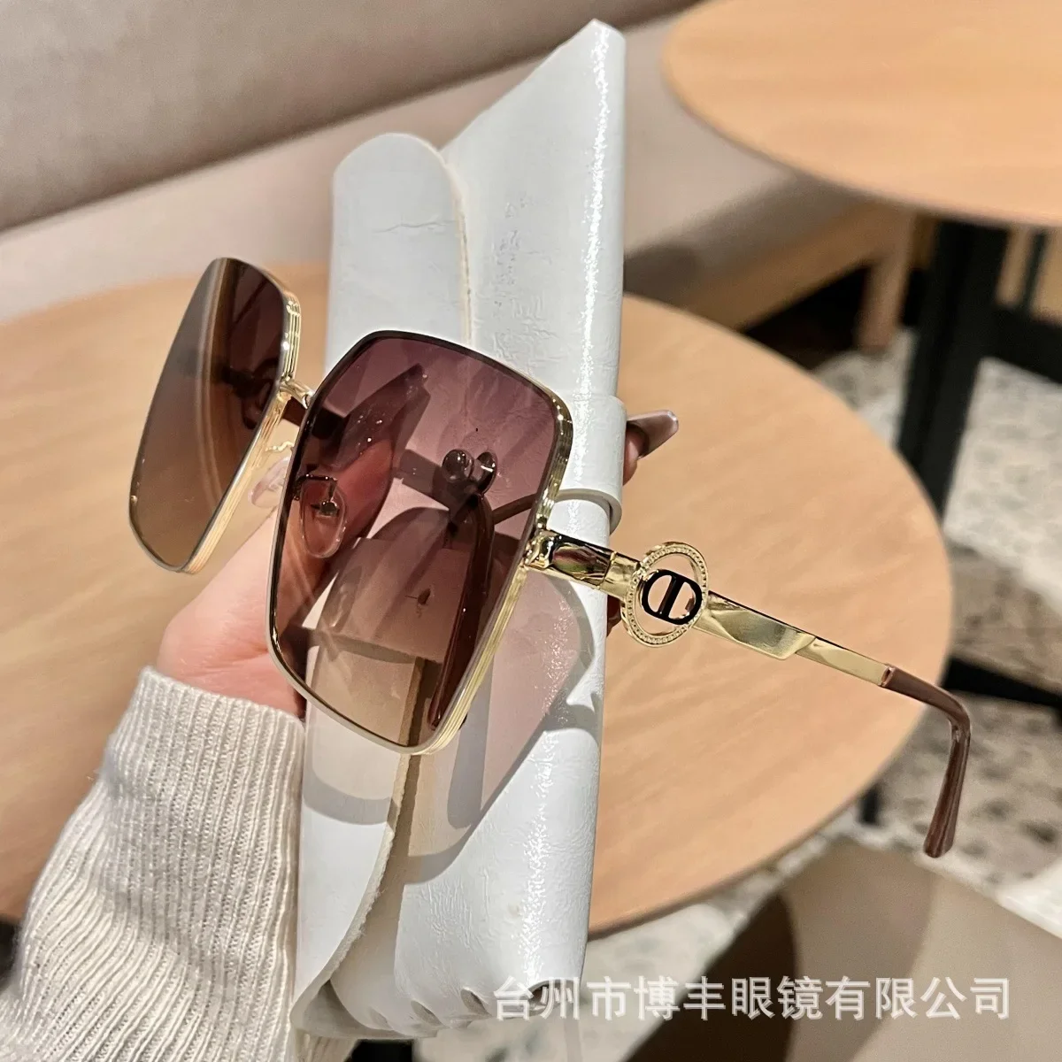 

2025 New Large Frame Metal Luxury Women's Sunglasses Korean Edition Internet Celebrity Trendy Street Photography Sunglasses