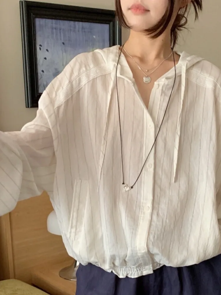 หมวกปีกกว้างลายทางสำหรับผู้หญิง ฤดูร้อน พร้อมเสื้อคลุมกันแดด สไตล์เรโทรอเนกประสงค์ วัสดุคุณภาพสูง ใส่สบายๆ