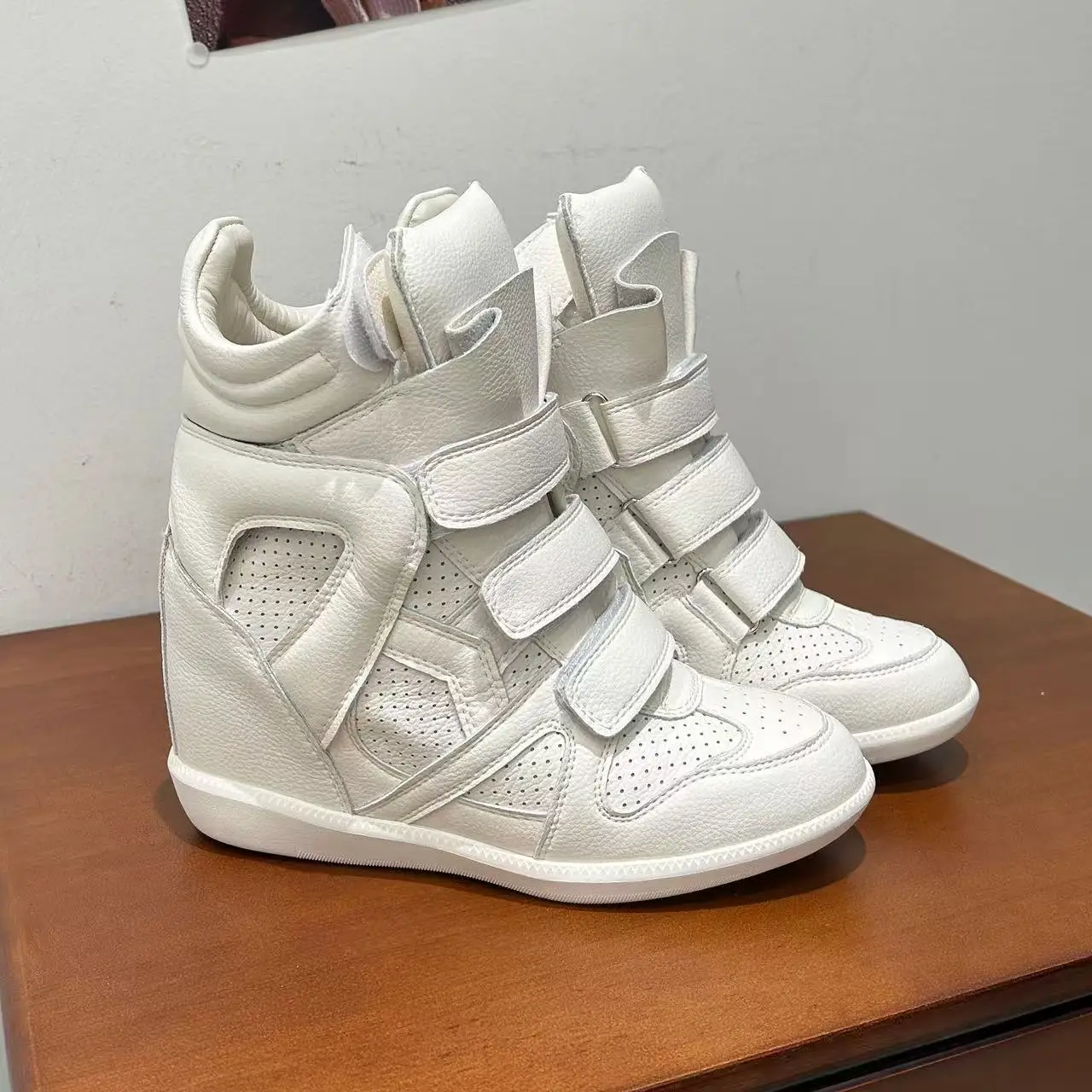 Sneakers da donna con zeppa nascosta, alte, traspiranti, in ecopelle traforata, con chiusura a velcro, suola platform, scarpe casual da donna per tutti i giorni