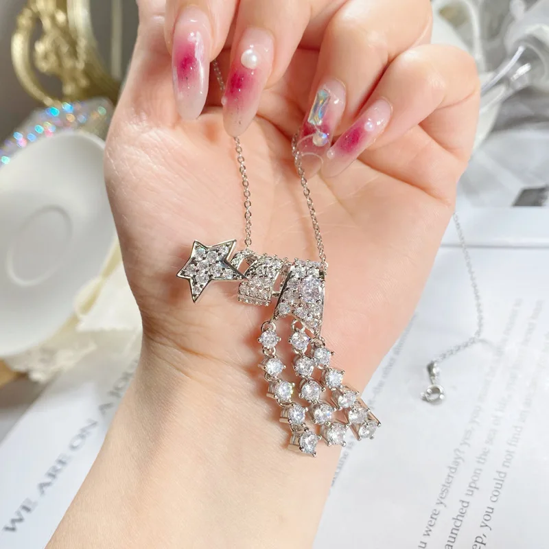 

MDLFES Moiss..n Diamond Style Sparkling 3A high carbon diamonds plated in 18K white gold, tassels and super fairies.