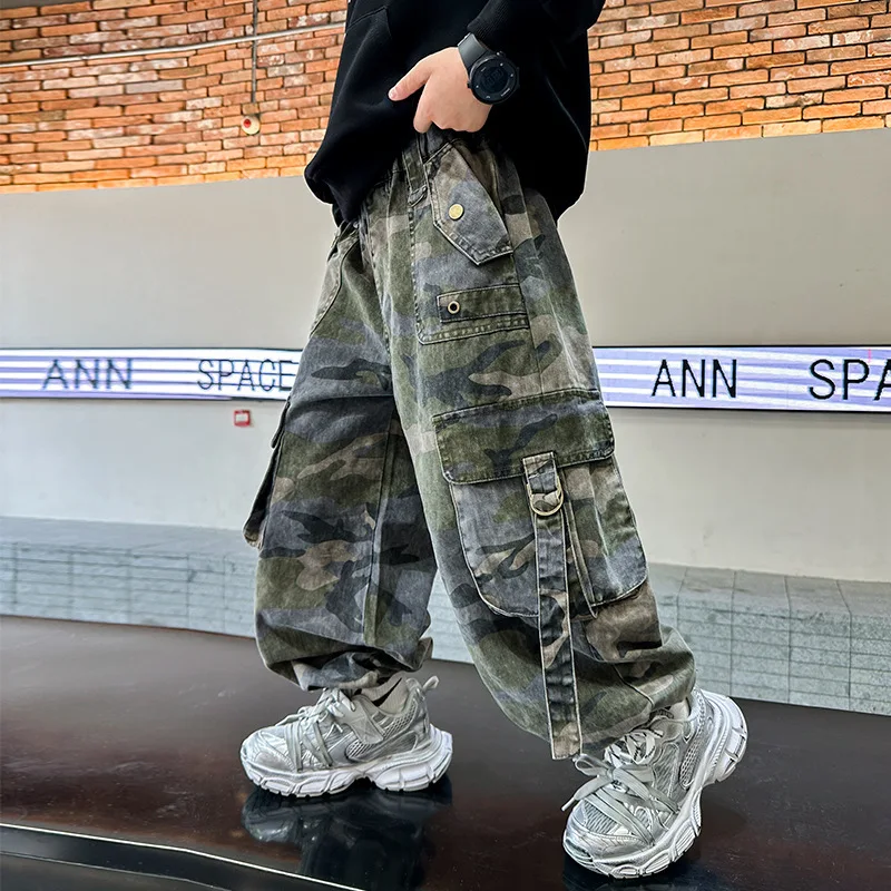 

2025 Boys Camo Cargo Pants Casual Loose Trendy Autumn Big Pocket Design All-Season Wear Elastic Waist Kids Trousers Streetwear