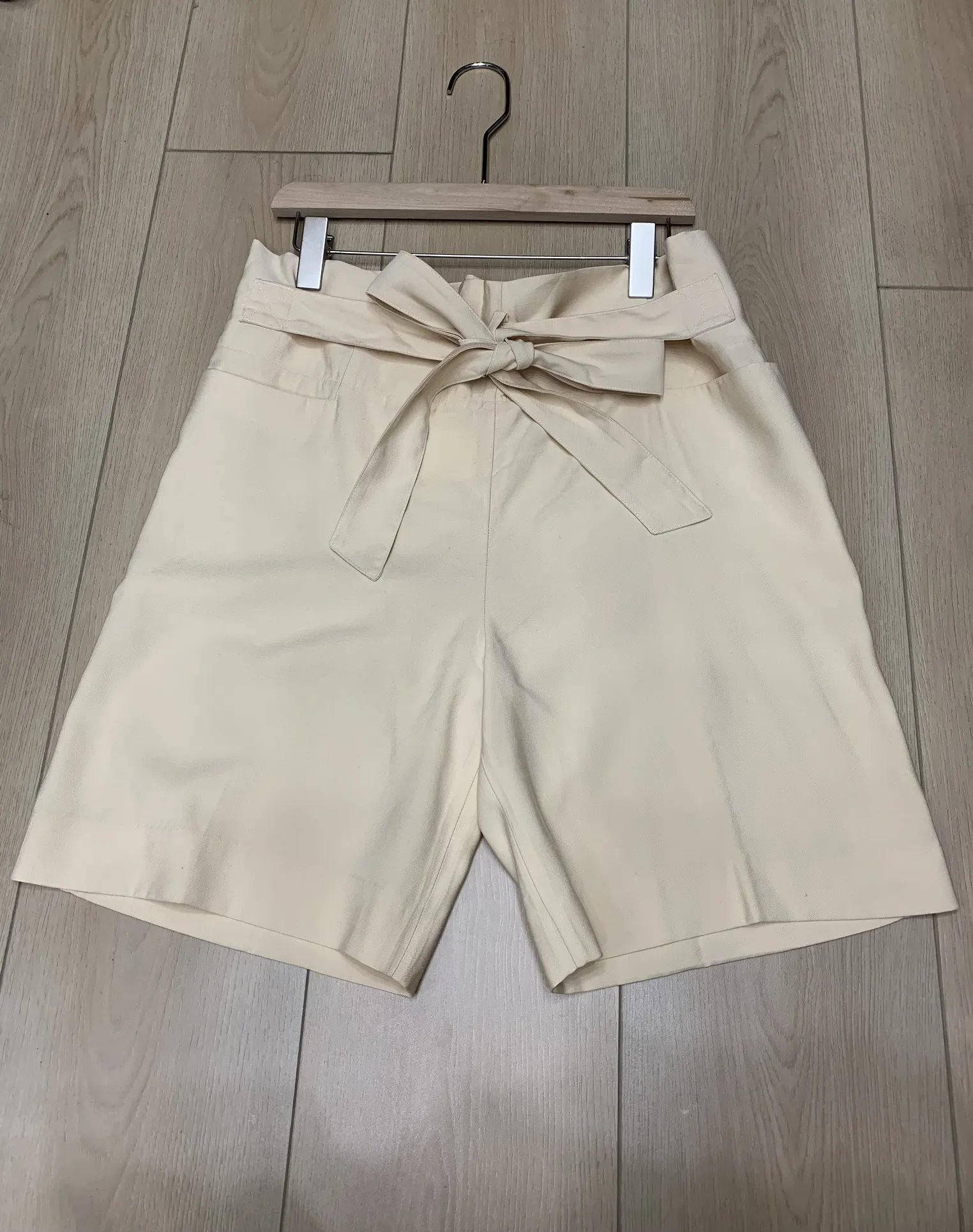 Light Luxury Lace-Up Design, High-Waist Silhouette, Knee-Length Linen Blend, Three-Quarter Shorts for Women