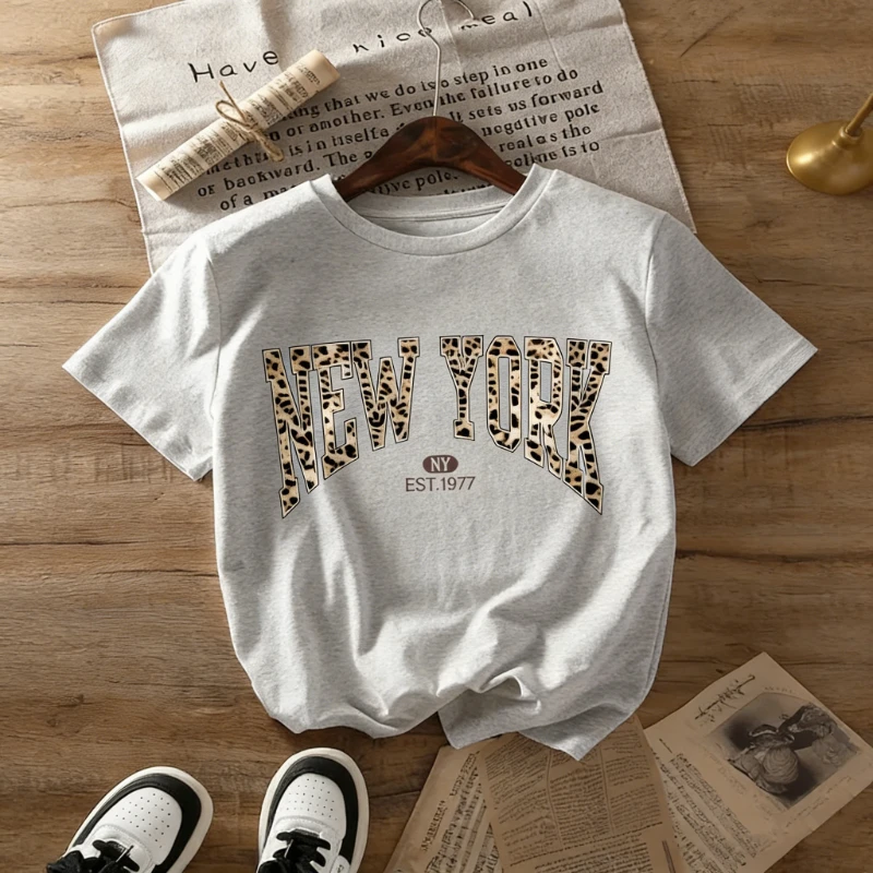 T-shirt girocollo a maniche corte casual da donna con motivo leopardato stampato New York, top versatile per quattro stagioni