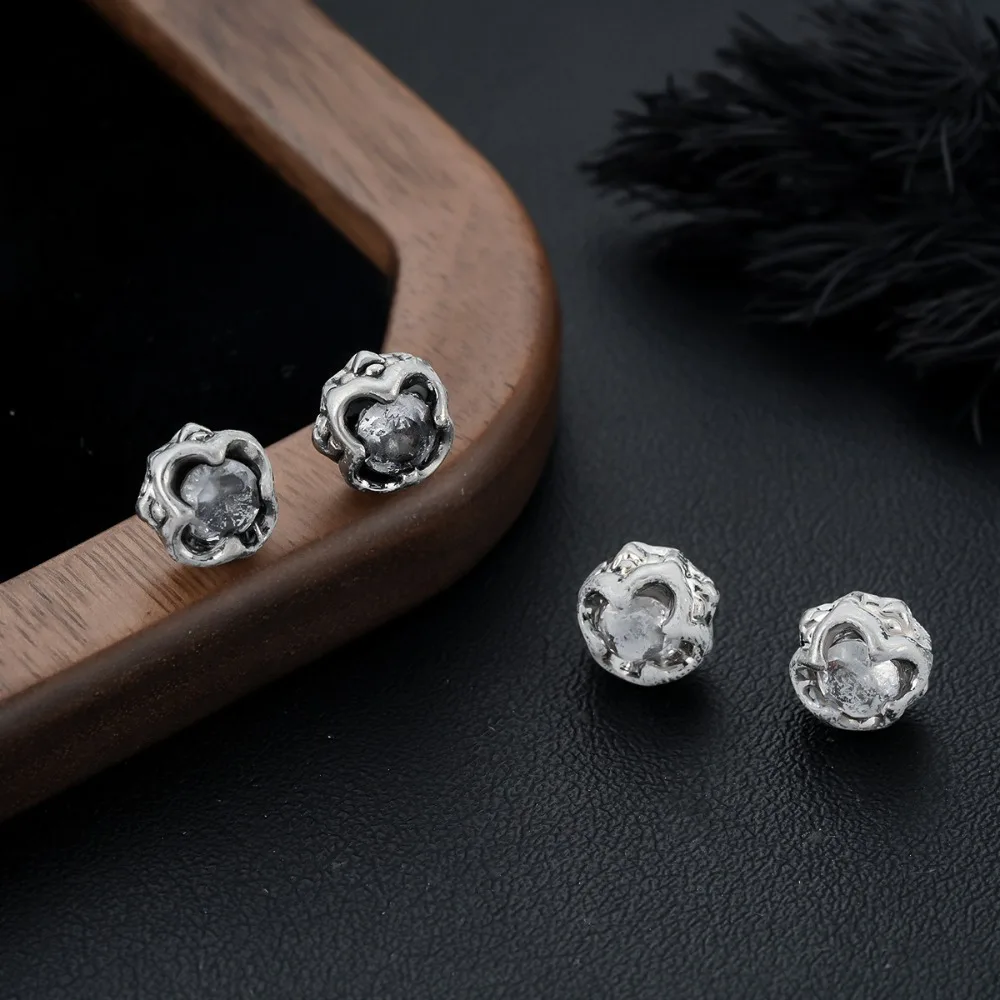 1pair Fashionable and Trendy Personalized Design Earrings Without Ear Holes with Magnetic Closure Suitable for All Occasions.