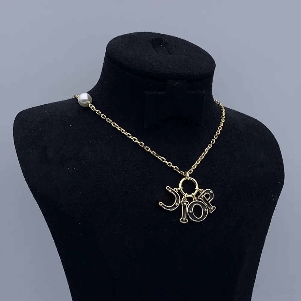 

2025 New Luxury Letter Vintage Necklace Fashion Versatile Gift for Lover Anniversary