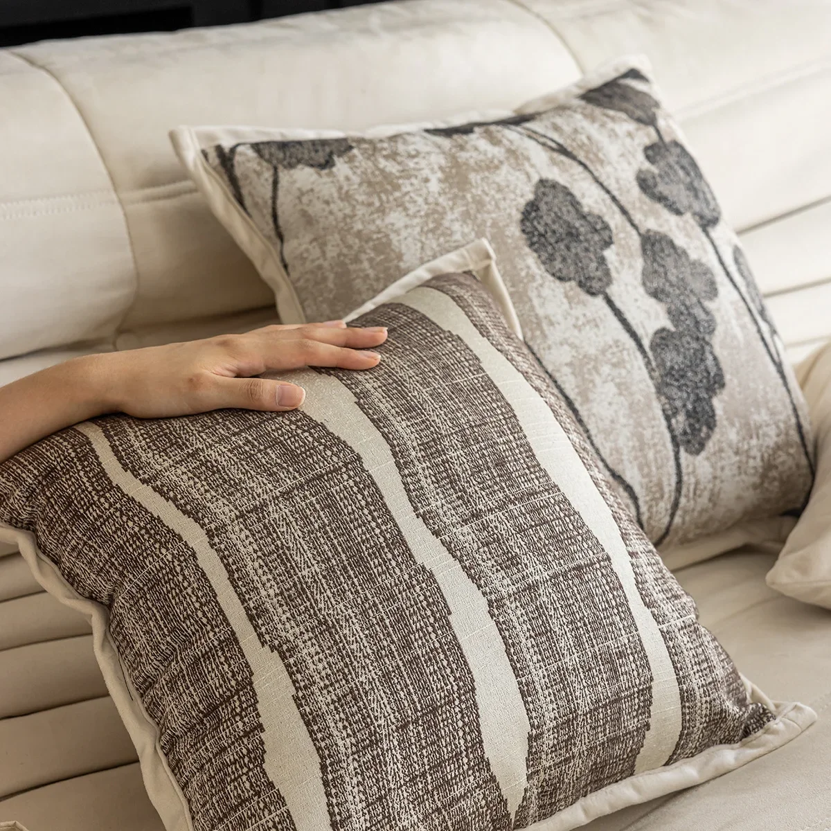 New Beige Coffee Light Luxury Cushion Cover Modern Chenille Jacquard Pillow Case Home Pillow Covers Decorative 45*45cm