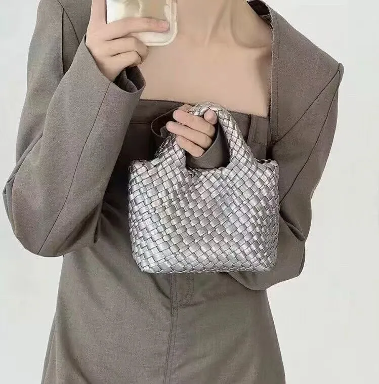 Clutch Abendtasche Damen Bucket Woven Tote Bag PU Luxus 2025 Damenhandtasche im Angebot Mittelgroße Handgestrickte Tasche mit Band und Kette – Detail 5