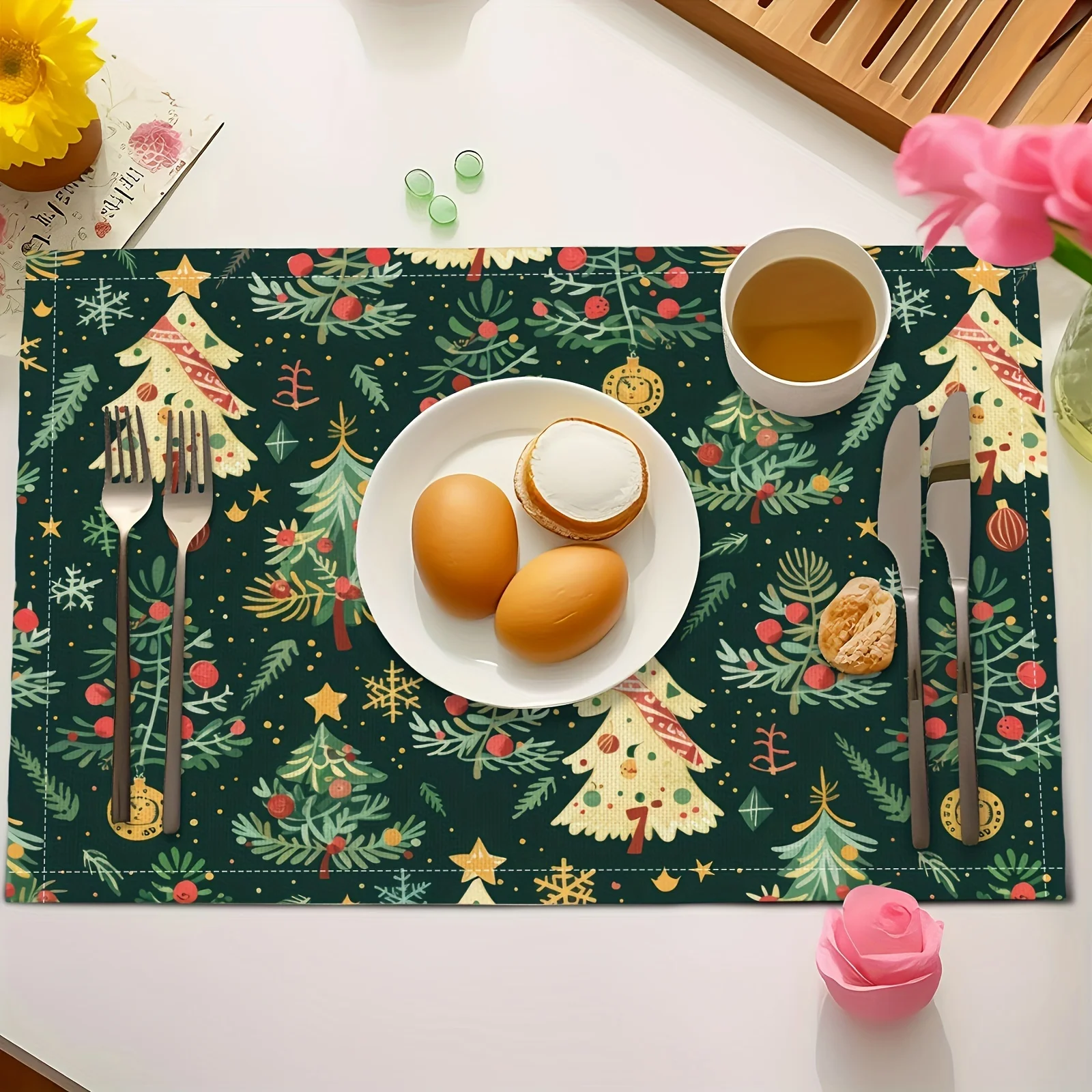 VIKAMA 4-teilige weihnachtliche tiefgrüne Tischsets, wasserdicht, wärmeisolierend und leicht zu reinigen, Tischsets für Weihnachtsdekoration
