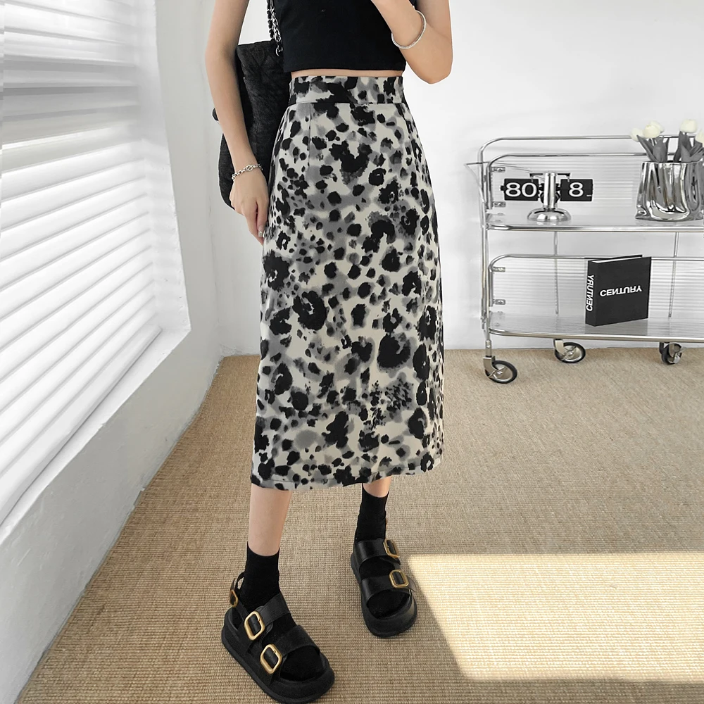 

Fashionable High Waist Back Split Half Skirt for Women Summer 2023 New Design Feeling Slim Leopard Pattern Straight Tube Skirt