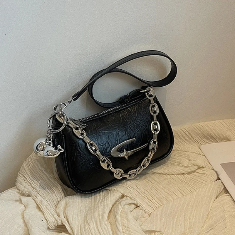 Schicke Strukturierte Casual Tragetasche mit Silberkettendetail Unterarmtasche Abnehmbarer Anhänger Trendige Mini-Schultertasche für Frauen Alltag – Detail 4