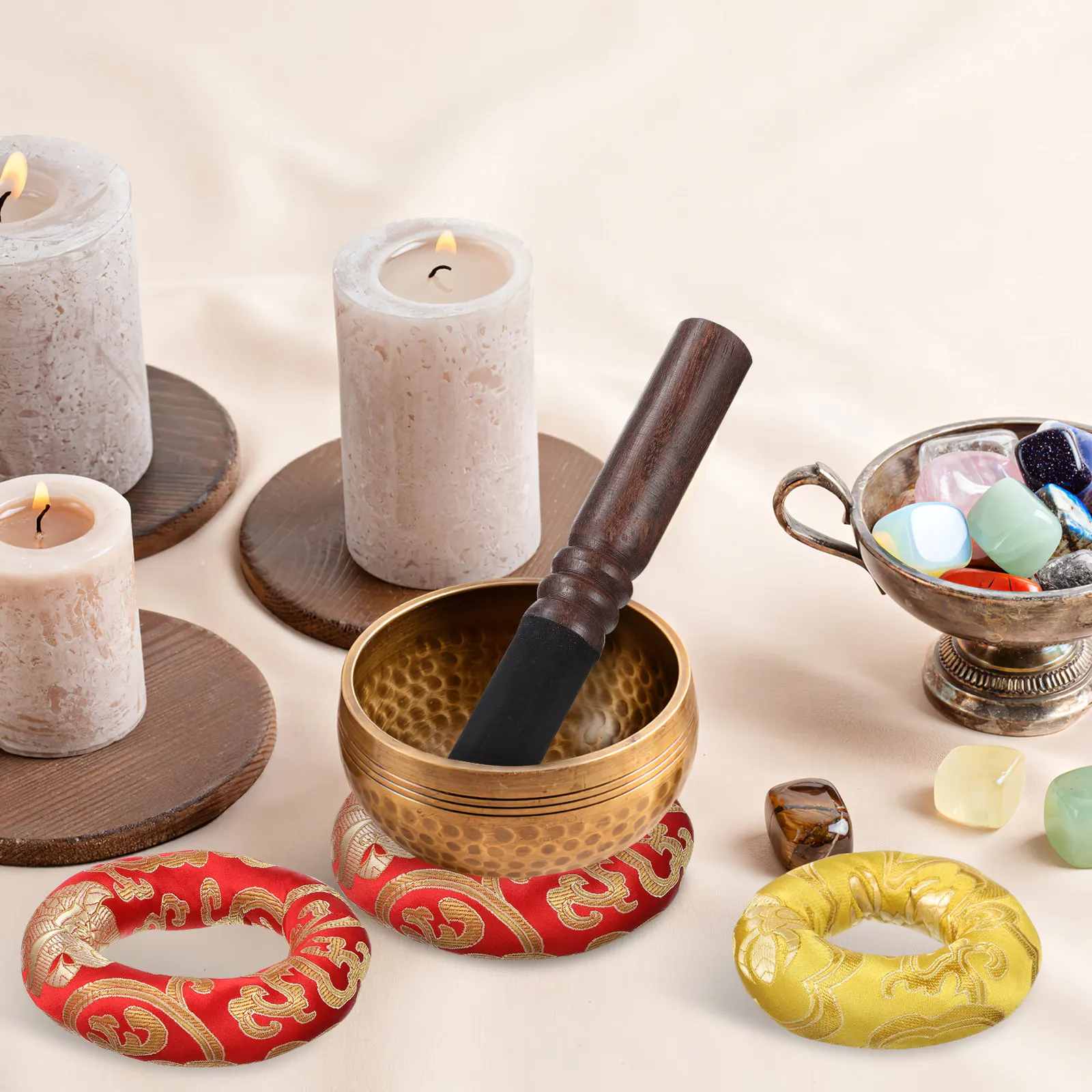 

Набор из 3-х подушек-подставок для тибетских поющих чаш, с противоскользящим основанием и деревянным молоточком, для медитации