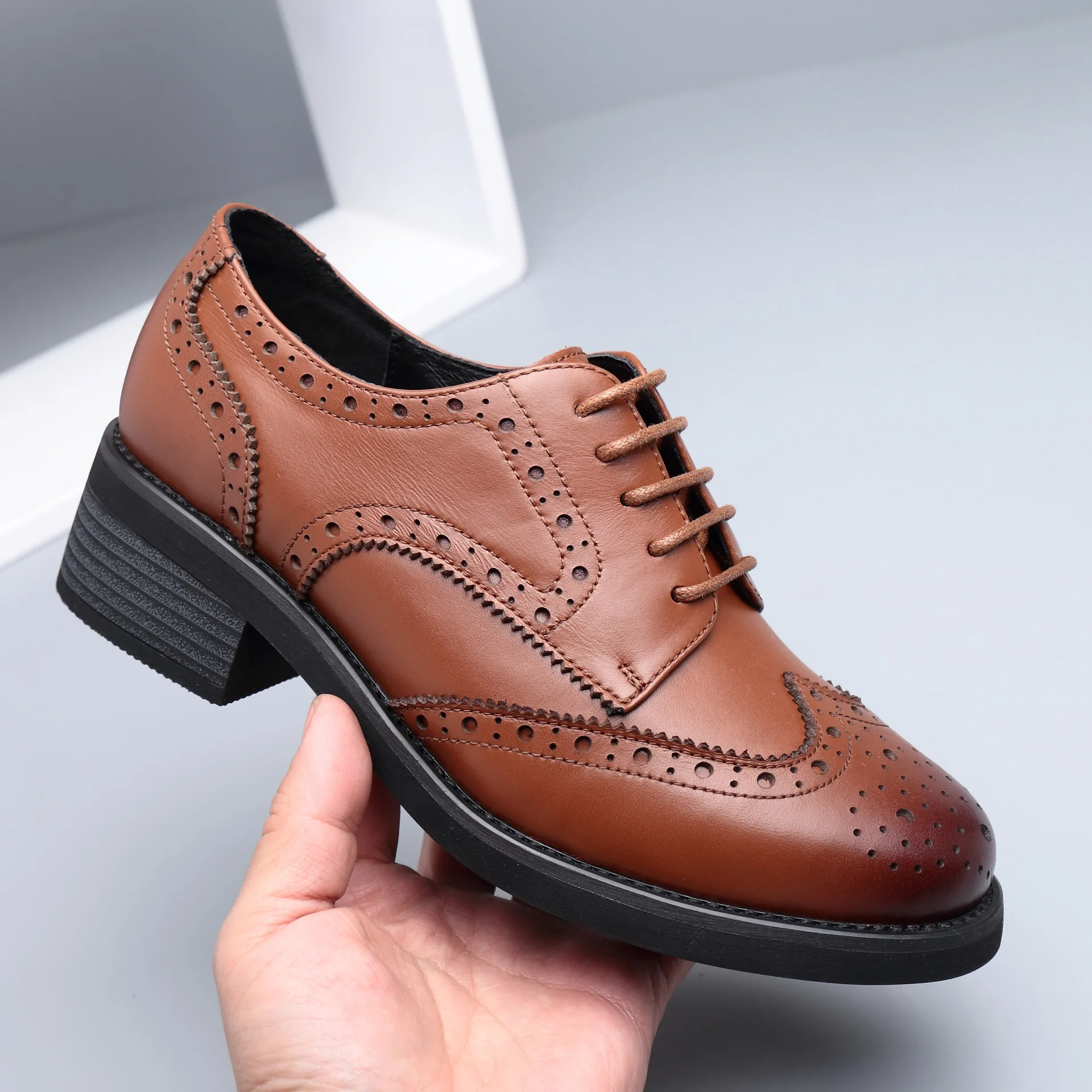 

Women's Vintage Brogue Oxfords 2025 Brown Cowhide Lace Up Retro British Style Flats