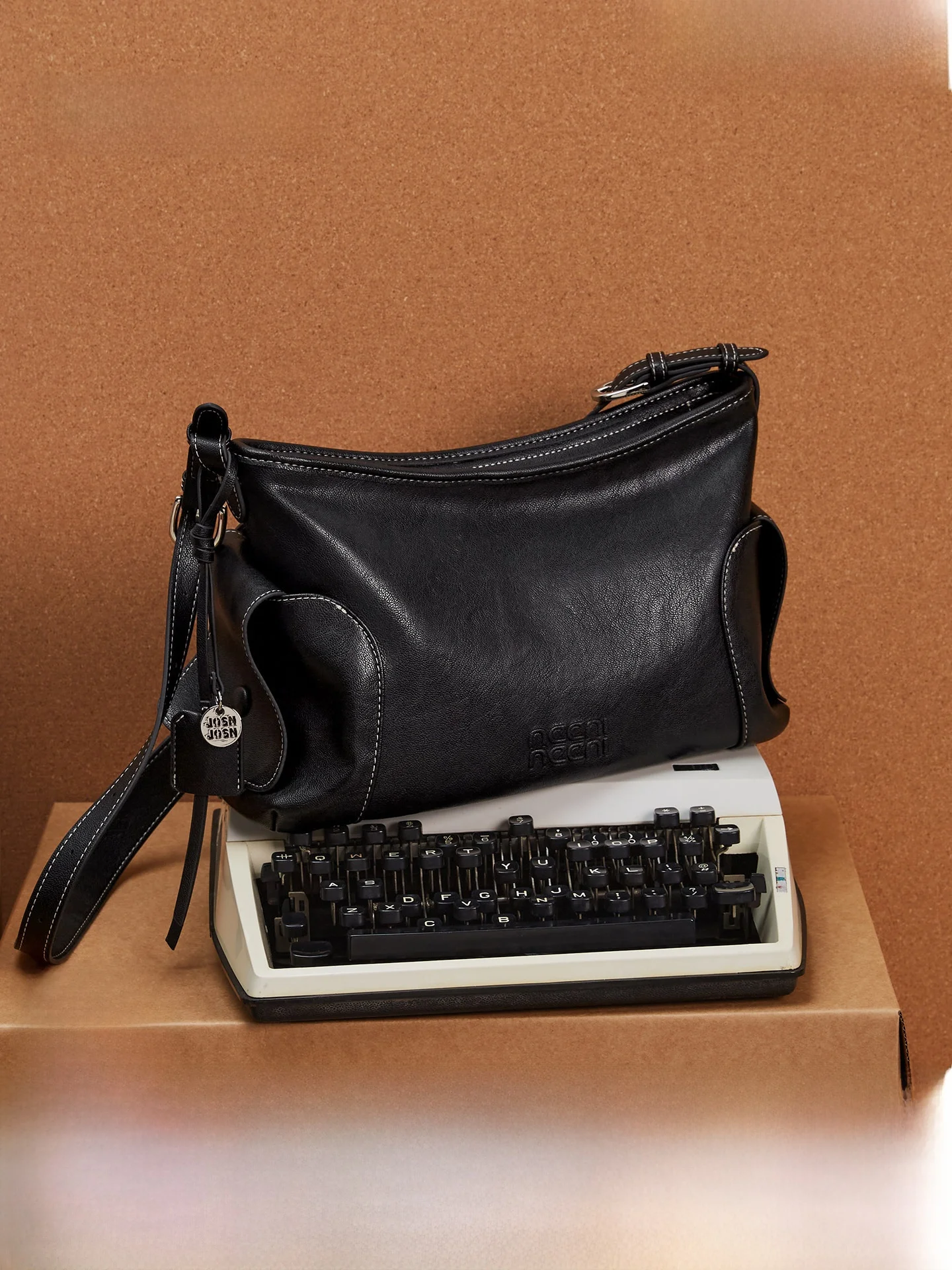 sac-sous-le-bras-pour-femme-de-grande-capacite-sac-bandouliere-polyvalent-et-tendance-pour-les-trajets-quotidiens-et-l'usage-quotidien-par-josiny