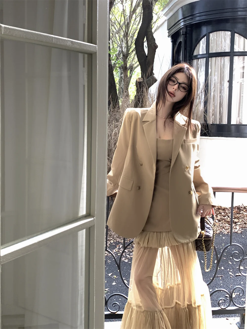 

Ретро-костюм Kumikumi: Элегантный женский комплект из двух предметов с сетчатыми вставками и бретельками, удобный для повседневной носки, весенний стиль