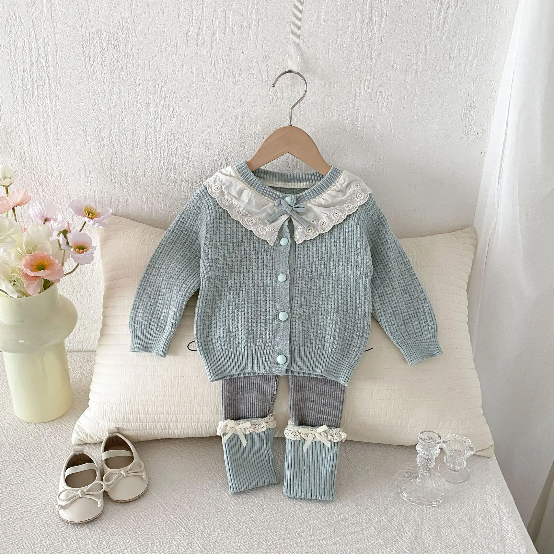 conjunto-de-ropa-de-manga-larga-para-bebe-otono-2026-estilo-dulce-para-ninas-cardigan-de-punto-con-cuello-de-encaje-leggings-con-lazo-traje-de-2-piezas-para-ninas-pequenas