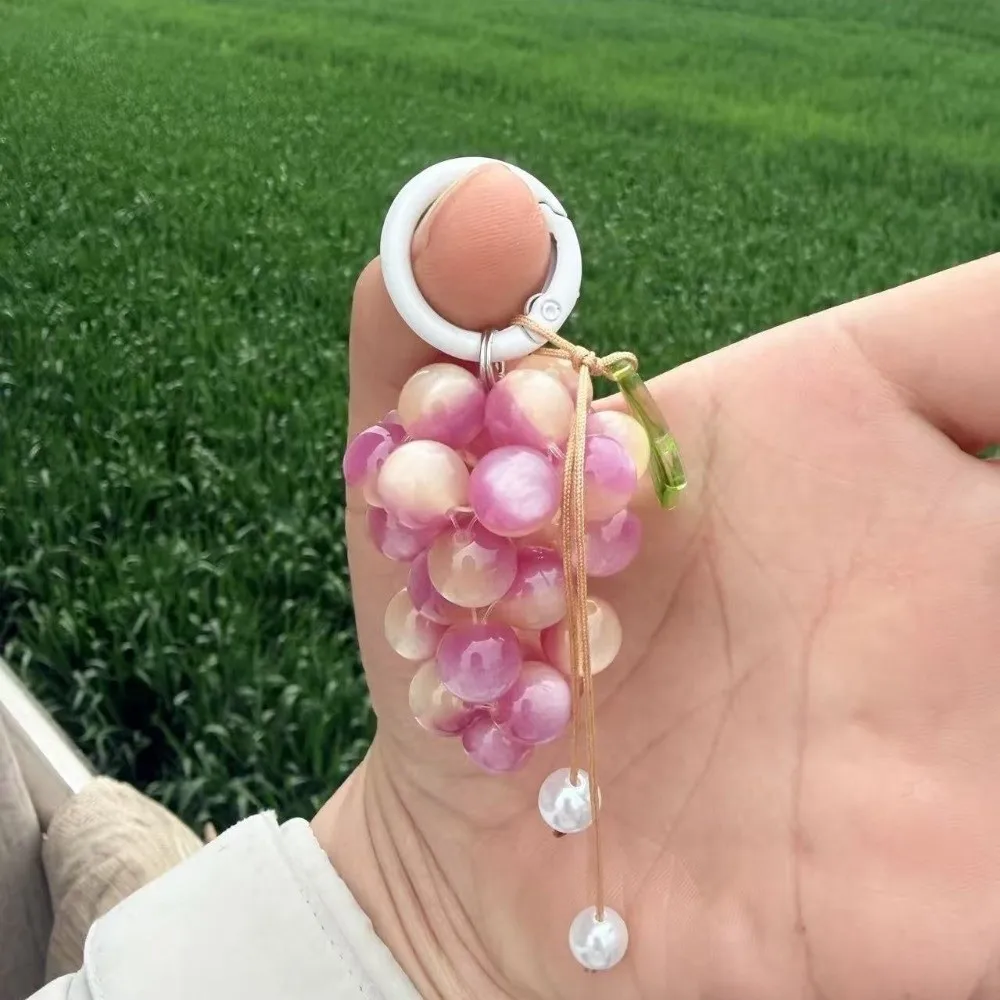 Niedlicher Schlüsselanhänger aus Legierung in Traubenform, glasierter Mini-Frucht-Schlüsselring, leichter Perlen-Taschenanhänger für Damen – Detail 4