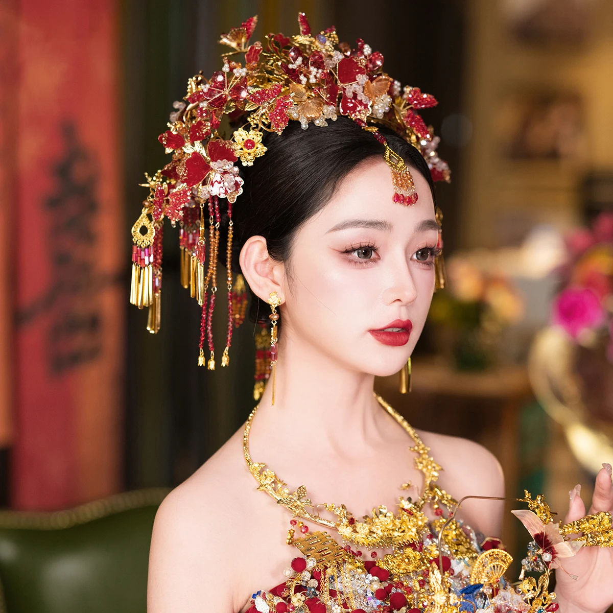 Handmade Pearl Red Crystal Flower Eyebrow Center Pendant Phoenix Crown with Long Tassel for Bride Xiuhe Headpiece Hair Crown