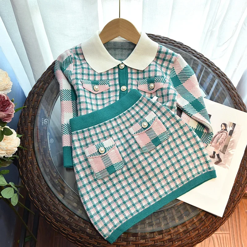 

2024 Autumn Girls' Plaid Set Children'S Temperfament Knitwear Fashion Doll Collar Baby Cardigan+ Pocket Skirt 2Pcs Clothing Set