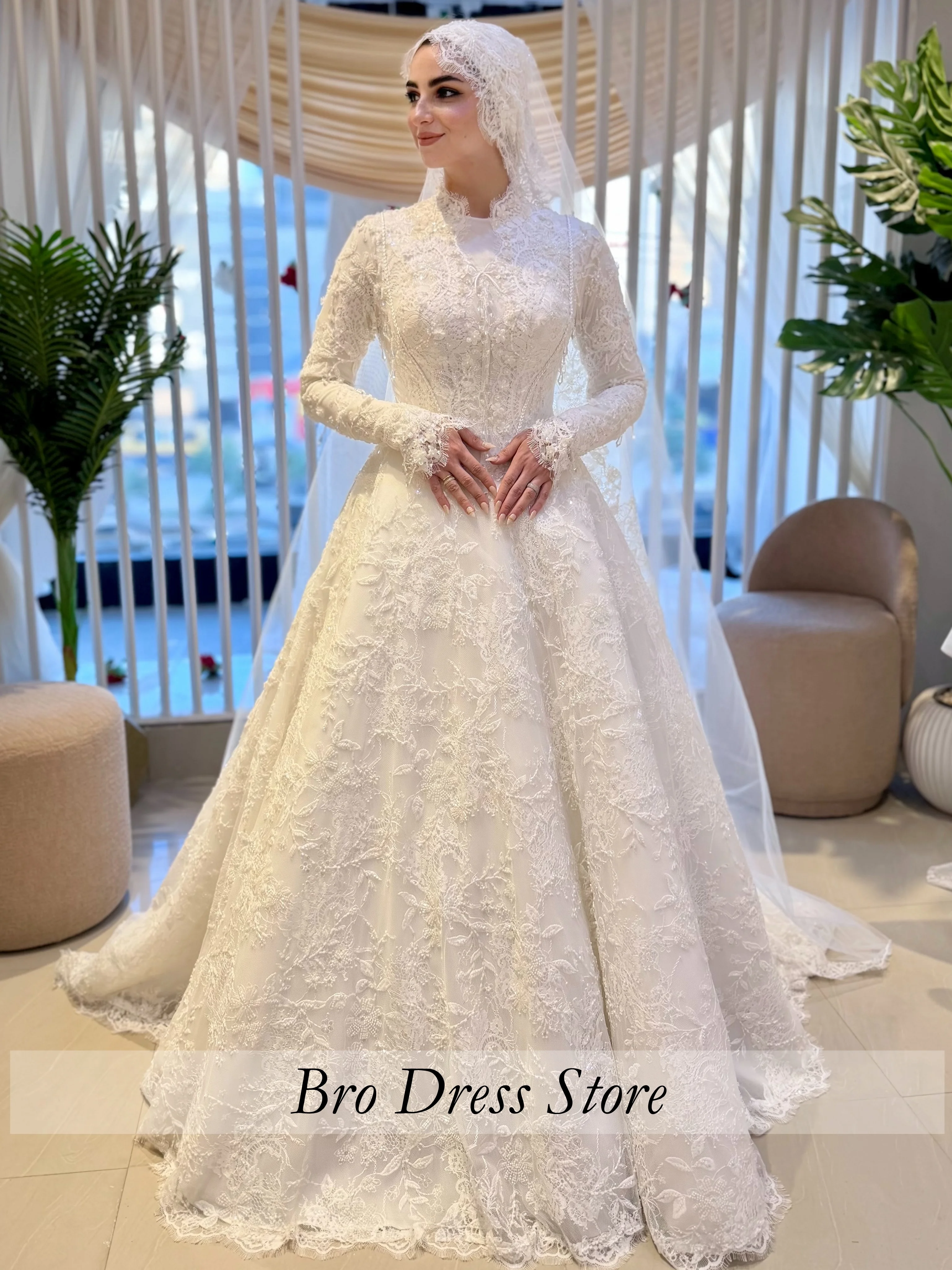 Customized Muslim Wedding Dress High Neck Long Sleeve Lace Applique Bridal Gown Princess Ball Gown Court Train Vestido De Noiva