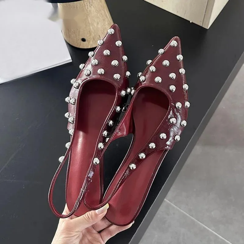 

Новые модные женские сандалии на плоской подошве с острым носком, туфли без шнуровки, женская обувь на мелкой подошве, женские сандалии с металлическими заклепками, большой размер 43