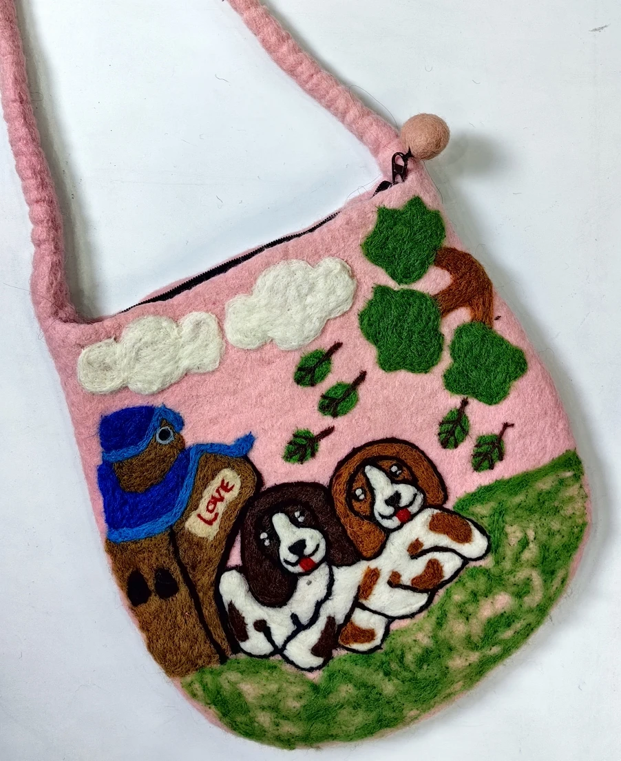

Handmade Wool Felt Animal Bucket Bag Peacock Feather Crossbody Shoulder Bag Casual Unisex Daily Use Zipper Closure Purse