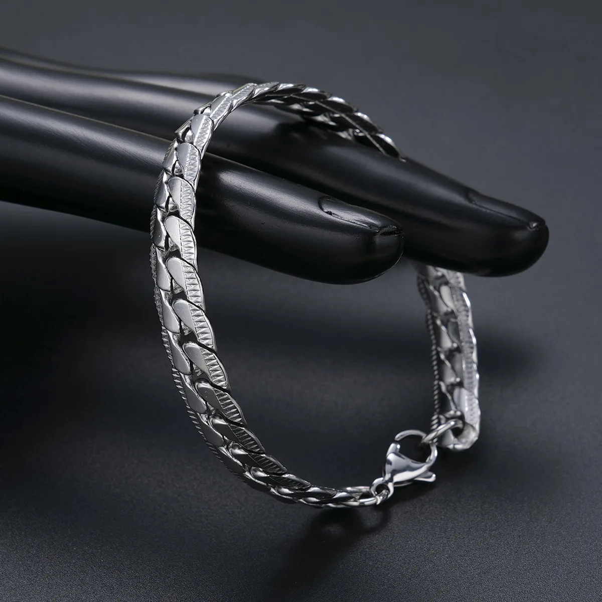 1Pcs Hot Selling Cold Wind Titanium Steel Cuban Chain Bracelet, Personalized, Simple and High-End Handmade Accessories Wholesale