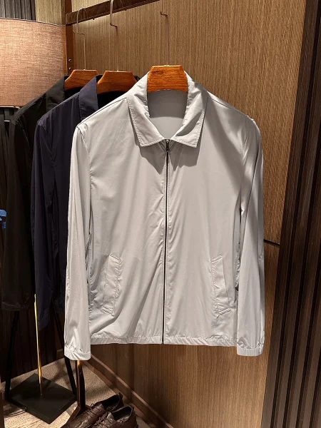 

Silky Touch Breathable UV Protection Men's Lightweight Jacket Spring 2026 High Quality Fashionable Slim Fit Polyester Nylon C...