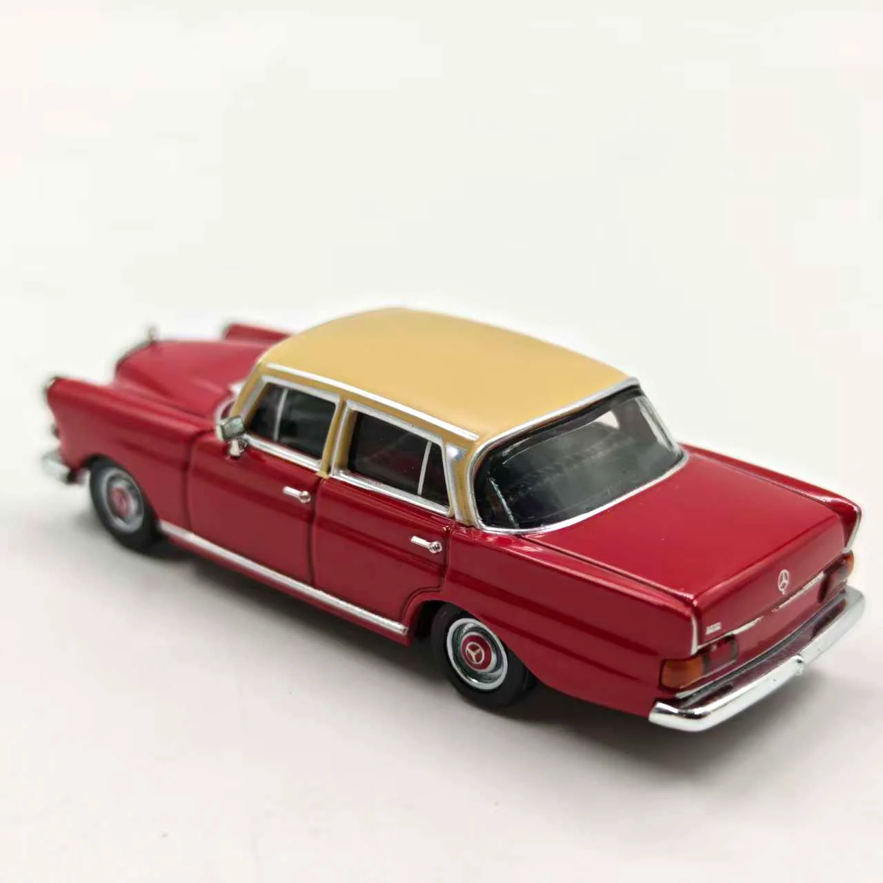 Herpa 1/87 Skala Benz 200 W110 – Vintage Toys Collection recenzja i cena
