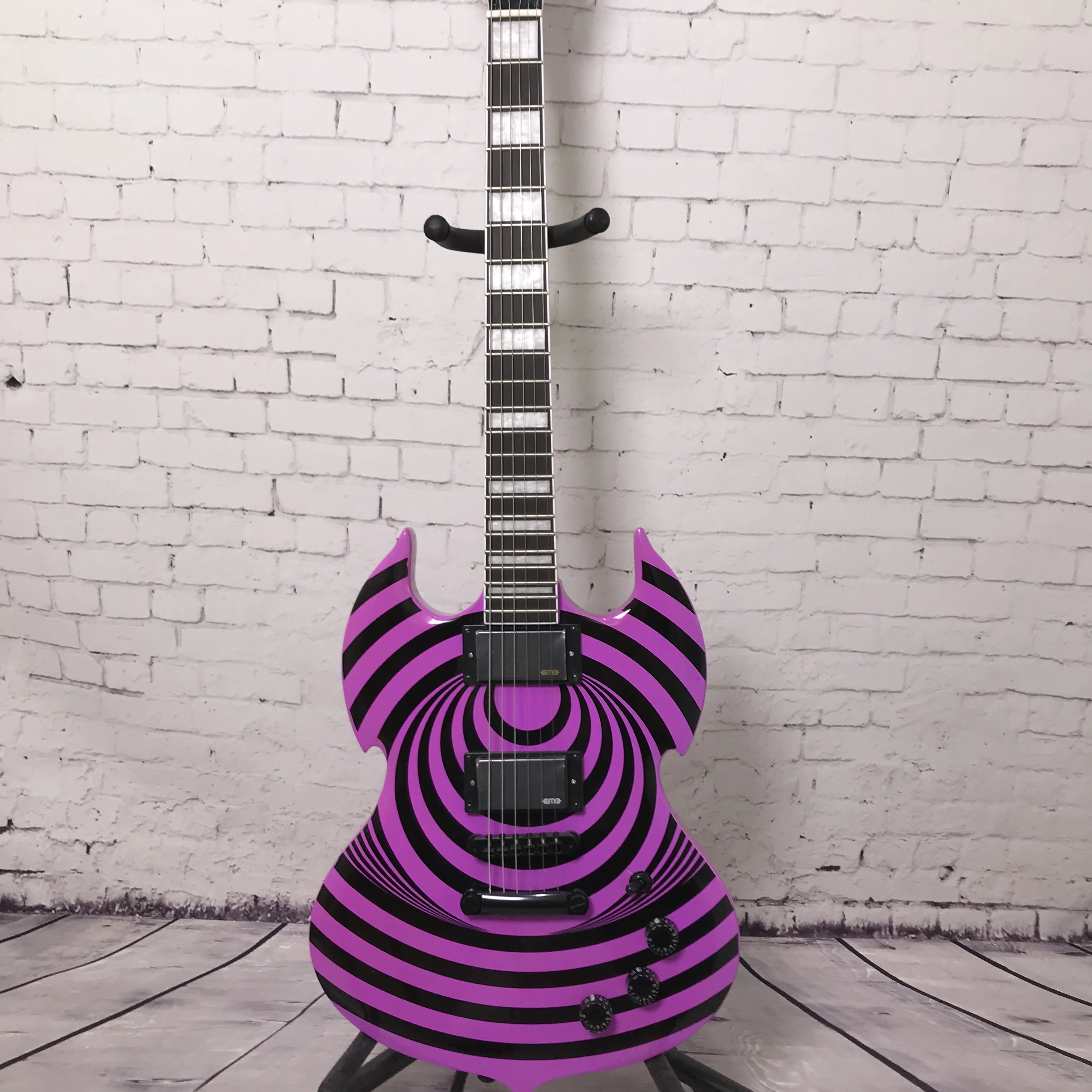 Chinese Electric Guitar   Factory customization whlde Audio SG purple color