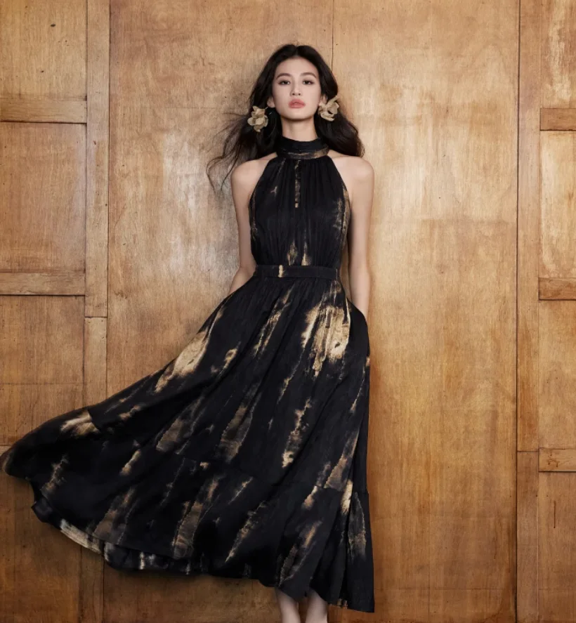 

：Hibiscus Satin Glossy Draped Dress Women Halter Neck Waist Contrast Color Slim Elegant Midi Dress