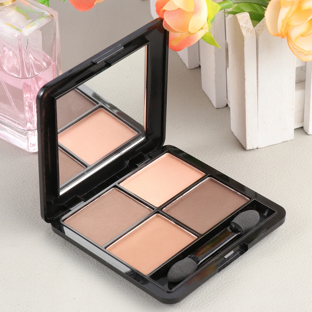 4 色のアイシャドウ パレット マット シマー メイクアップ キット パーティー 結婚式 日常着用 シルキー 長持ちするミネラル アイシャドウ