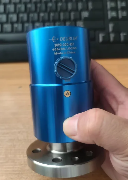 デューブリン ロータリージョイント 2620-200-157、青色のアルミニウム合金ハウジング、デュアルチャンネル設計、モデル 466786/J0205