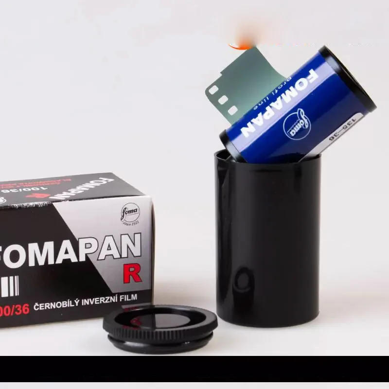 

135 черно-белых позитивных фотоплёнок Fomapan R100 35 мм, ISO 100, для 35-мм фотоаппаратов (действительны до октября 2026 года)
