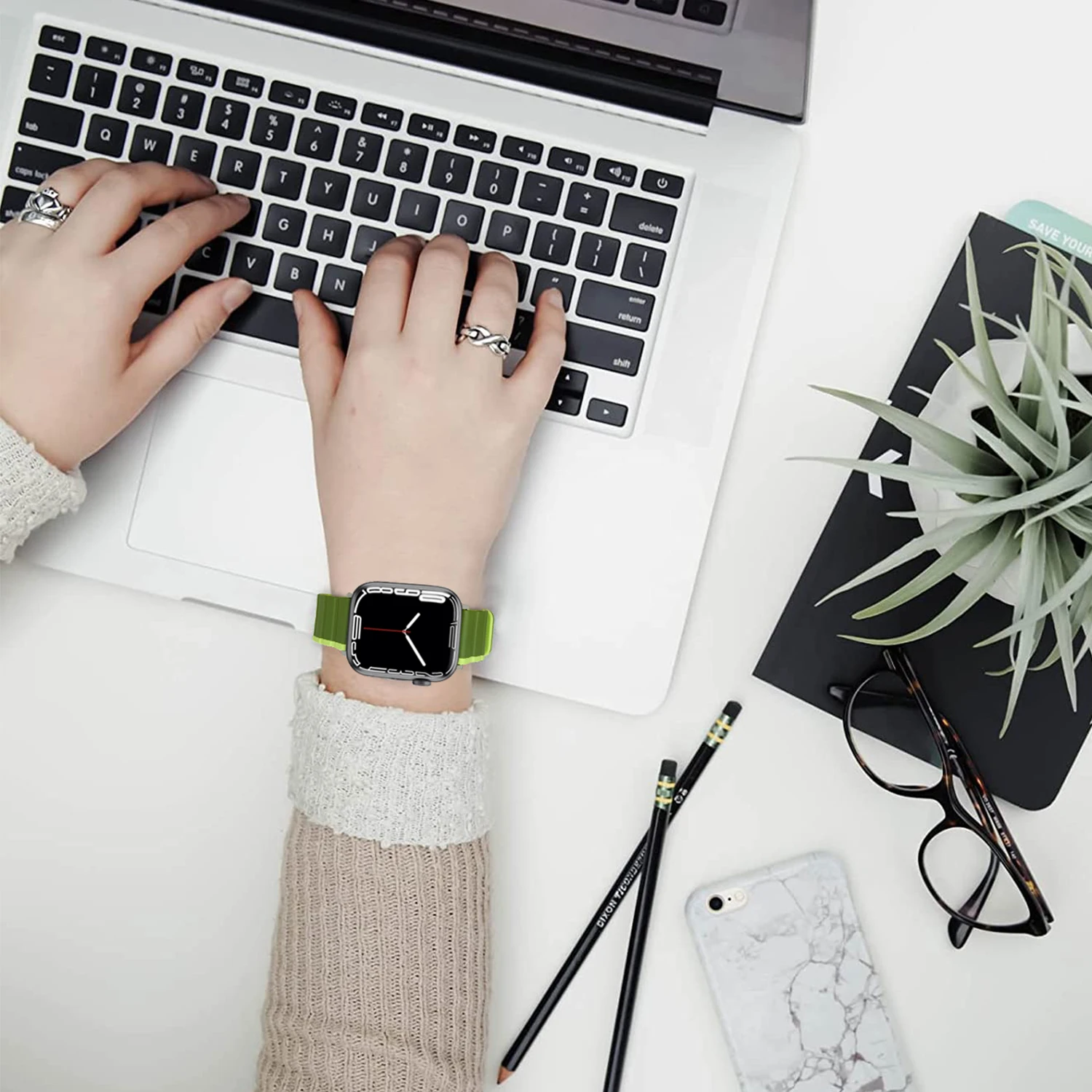 Silicone strap for Apple watch 8 7 45mm 41mm 6 5 4 3 2 SE 44mm 42mm 40mm Smart watch magnetic wrist strap for iwatch ultra 49mm