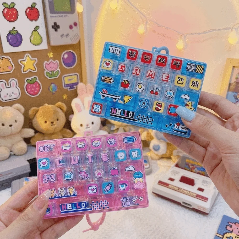 Creative 26-Keycap Keychain Pixel Button Portable Design Fidget Gadget Hand-play Pendant Cartoon Pattern Sensory Charm Teens