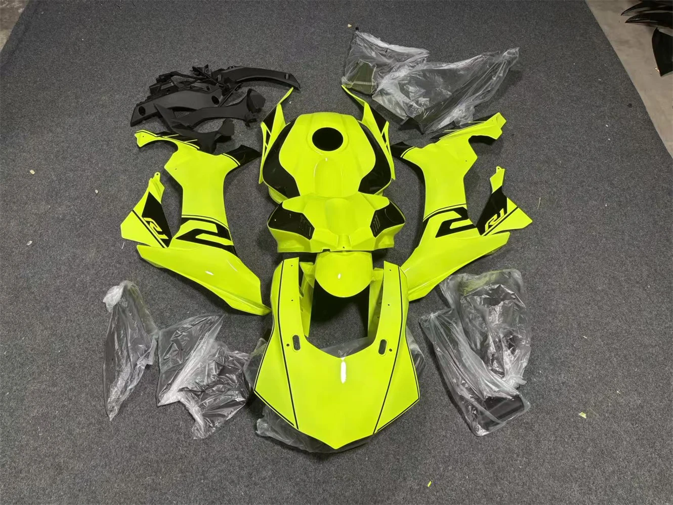 Motorcycle fairing kit suitable for R1 2015 2016 2017 2018 2019 YZF1000 15 16 17 18 19 Fairing black motorcycle housing