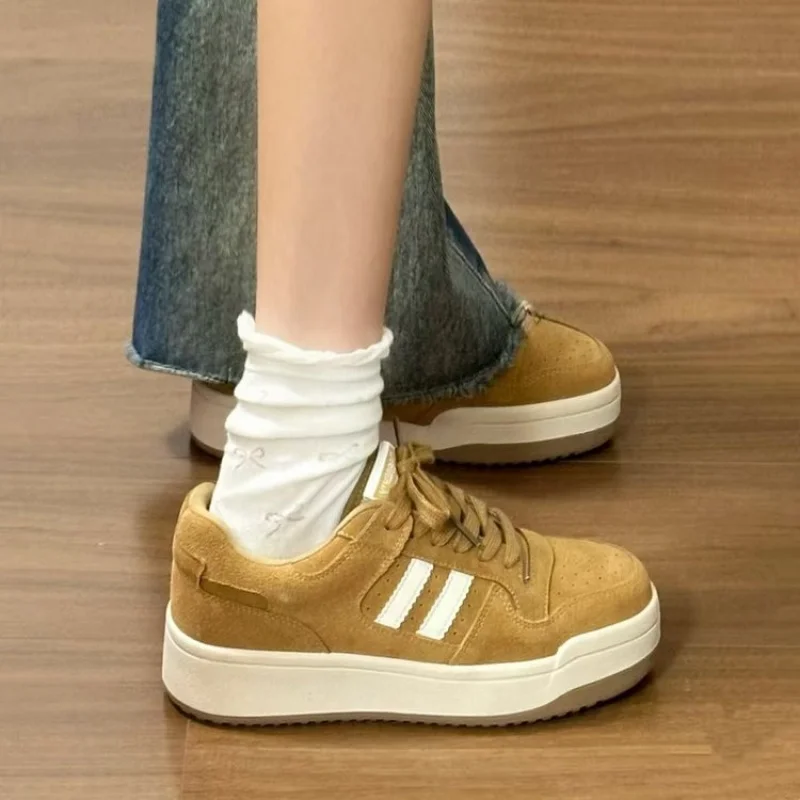 2025New الخريف سميكة سوليد تنوعا أحذية رياضية كاجوال الارتفاع زيادة أحذية رياضية للنساء