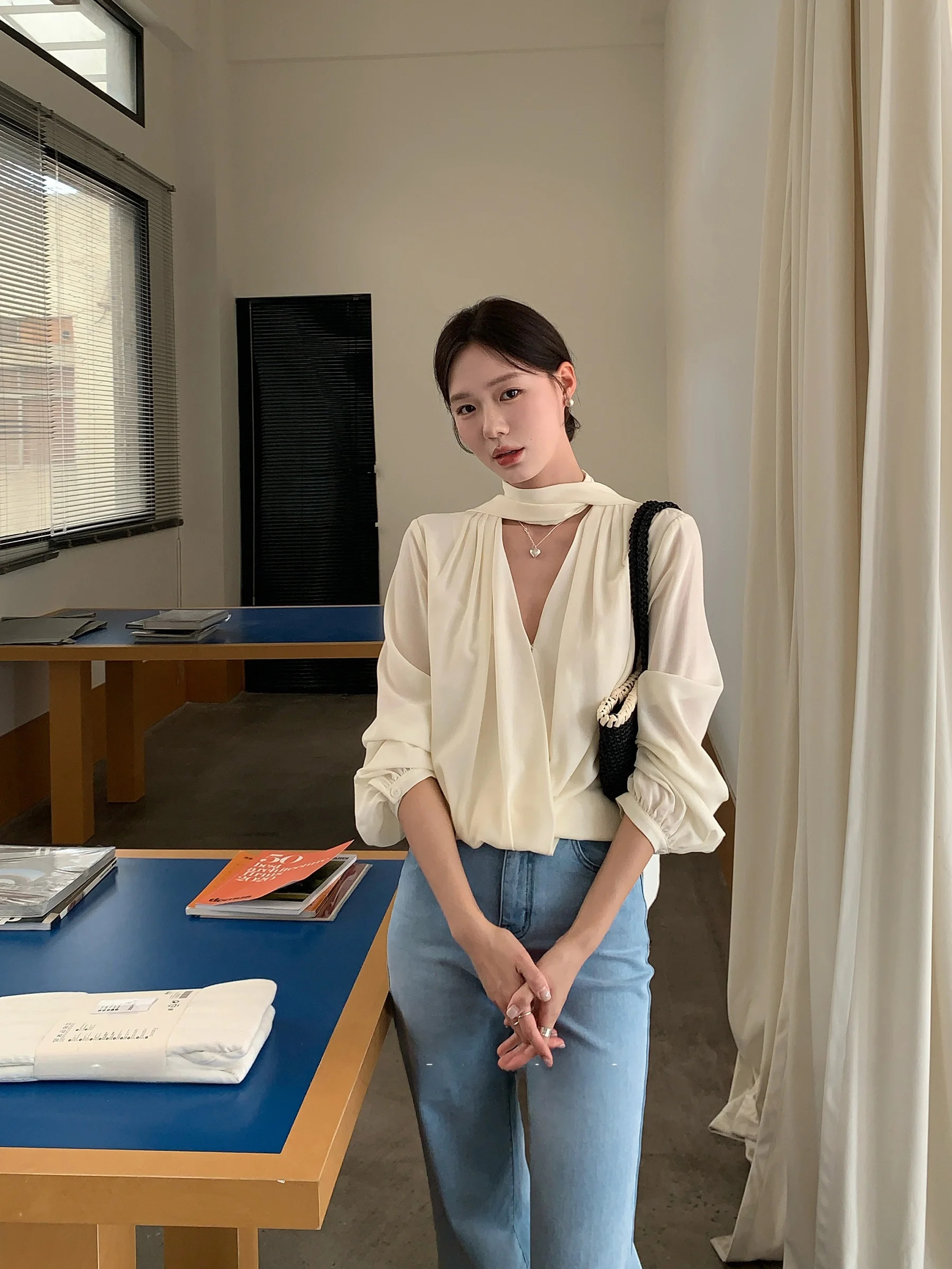 

Slimming Effectiveness Korean Style Loose Fit Lantern Sleeve Women's Shirt Dh Large Flower Perfume Lily Early Spring Design