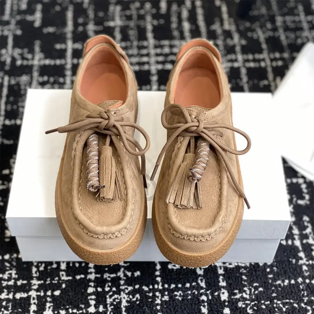 

Женские замшевые кожаные туфли на плоской подошве. Женская повседневная обувь с круглым носком на шнуровке. Прогулочная обувь с бахромой. Женские удобные лоферы на толстой подошве.