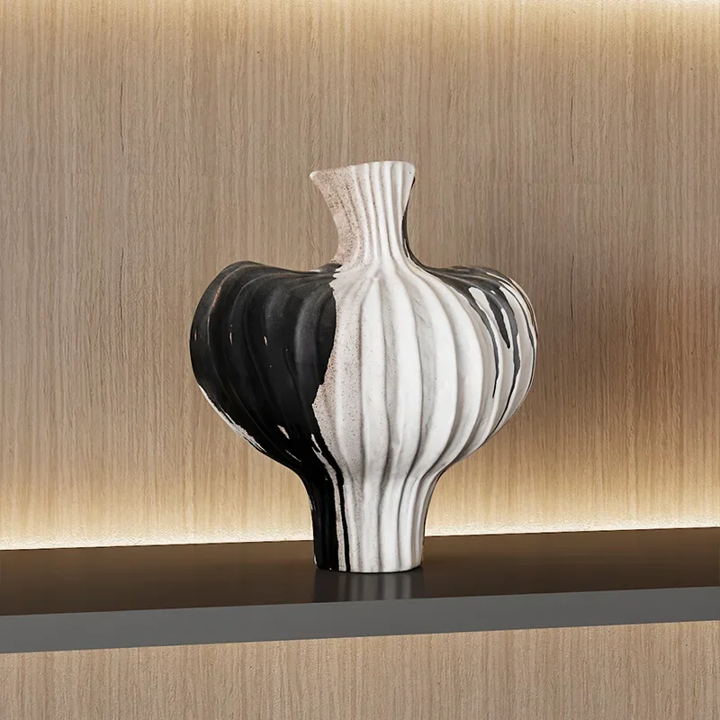 

High-end modern simplicity, living room geometric abstract decorations, ornaments, entrance niche high-end sense