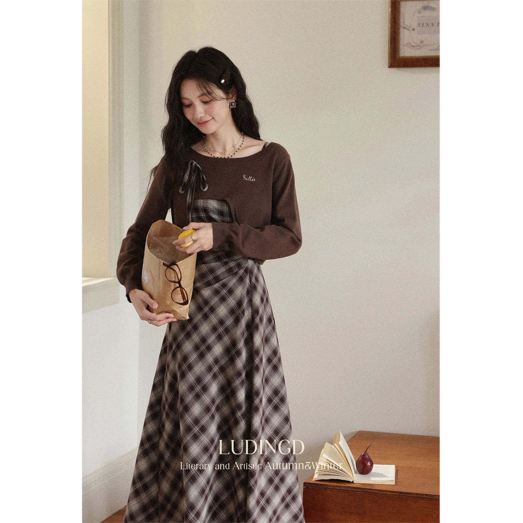 

ALXNAN Plus Size Brown Knit Sweater Women Short Asymmetric Cutout Side Tie Embroidery Pullovers Long Sleeve Knitted Top D12521SY