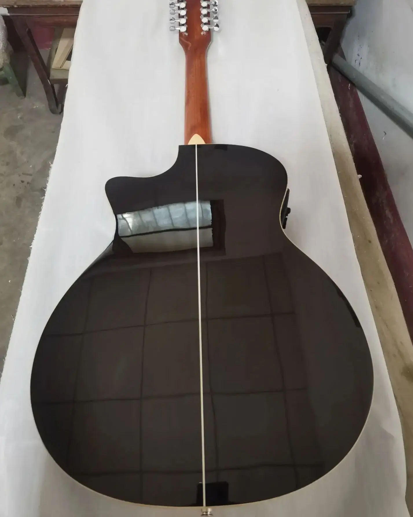 

12 string customize cutaway solid sikta spruce,indian rosewood back/sides acoustic electric guitar