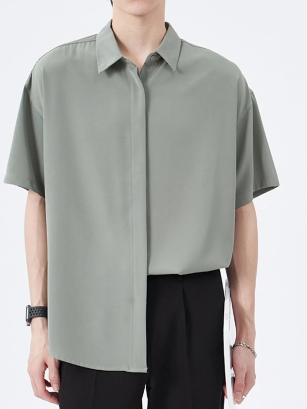 

Elegant Men's Chiffon Ice Silk Shirt Loose Half Sleeve Short Sleeve Casual Summer Fashionable Color Youth Popular