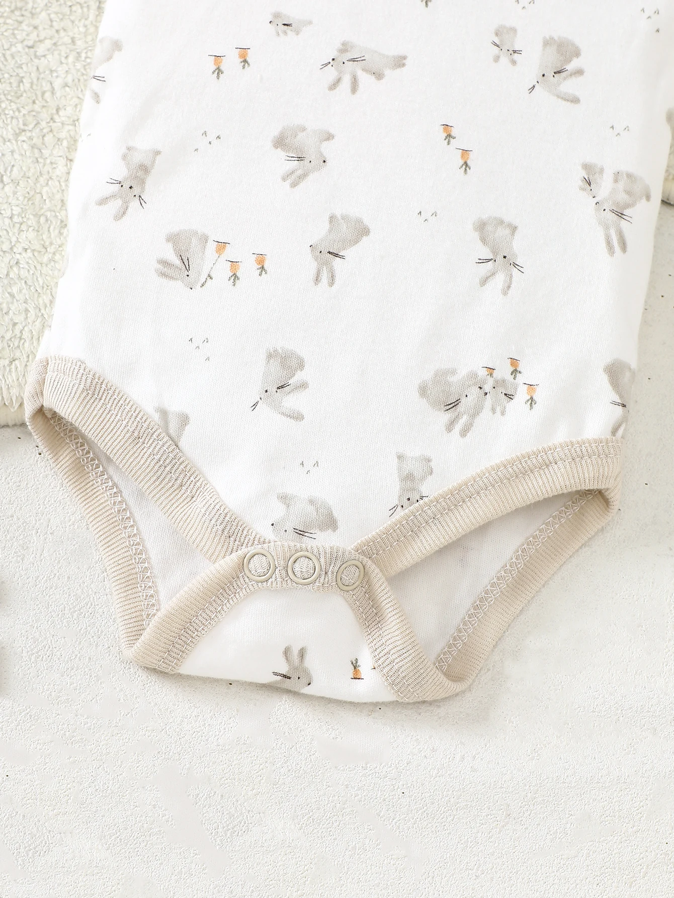 8-teiliges Unisex-Neugeborenen-Set, Beige Baby-Outfit mit Hasenmuster, Weiche Baumwolle für Alle Jahreszeiten, 0-9 Monate – Detail 9