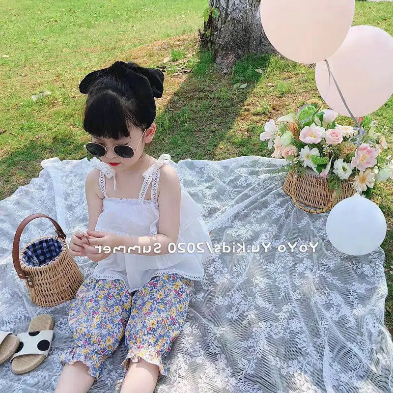 

Girls' outfit with lace camisole top and floral cropped pants26New summer children's clothing wholesale3-8Years Old