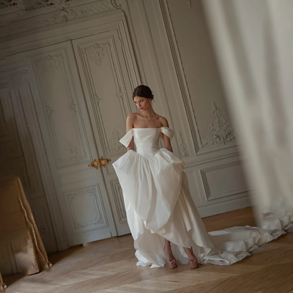 ZIBUYU Trendiges schulterfreies Satin-Hochzeitskleid mit Schnürung am Rücken, voluminöser Ballkleidrock, langer Zug, elegantes romantisches Brautkleid