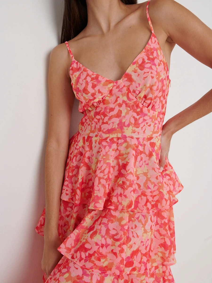 Robe longue élégante de style Boho avec décolleté en V, design sans manches et volants à plusieurs niveaux, parfaite pour les fêtes d'été sur la plage et