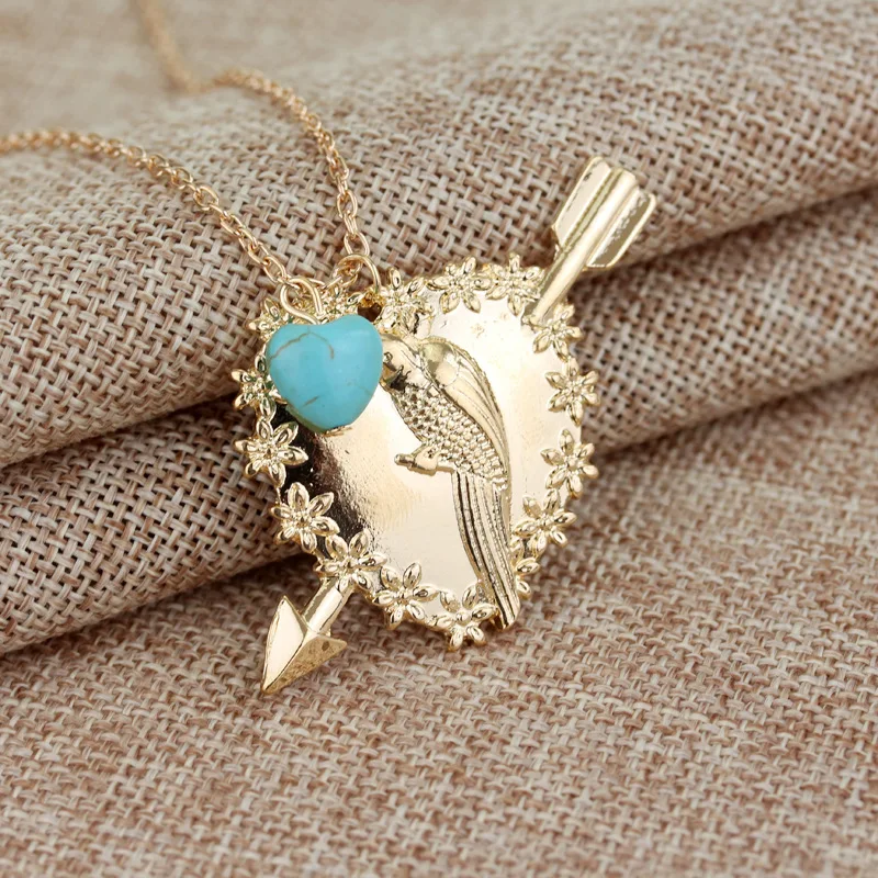 Broke and Girls Necklace Situation Comedy Series Character Same One Arrow Pierces The Heart Parrot Pendant Necklace Presents