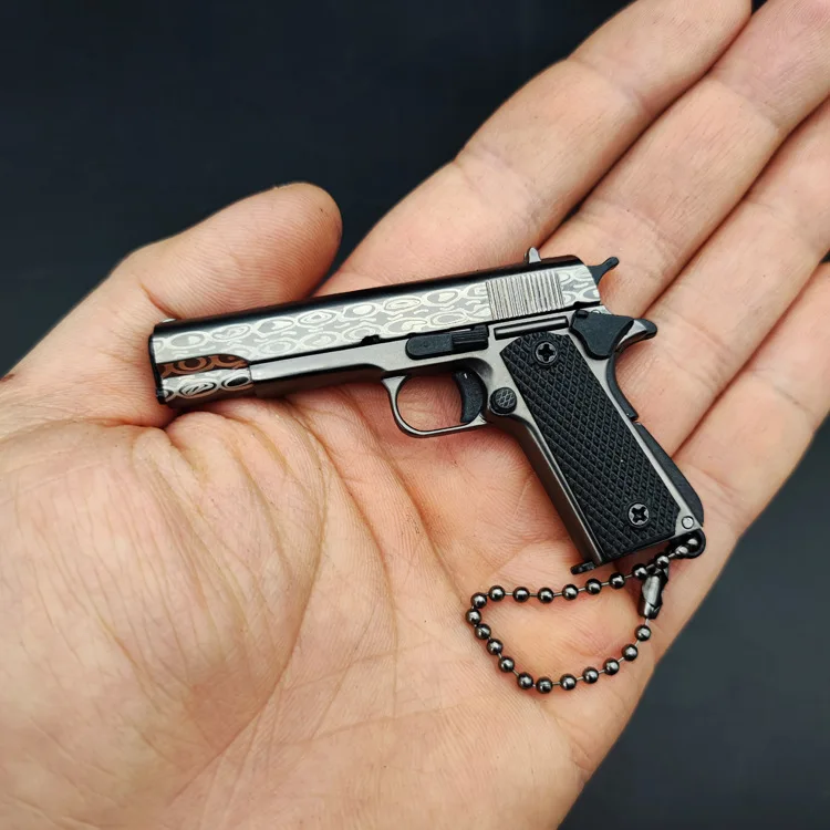 LLavero de pistola de Metal con estampado de Damasco, llavero de juguete con forma de arma de Metal 1911, modelo de pistola desmontable, 1: 3