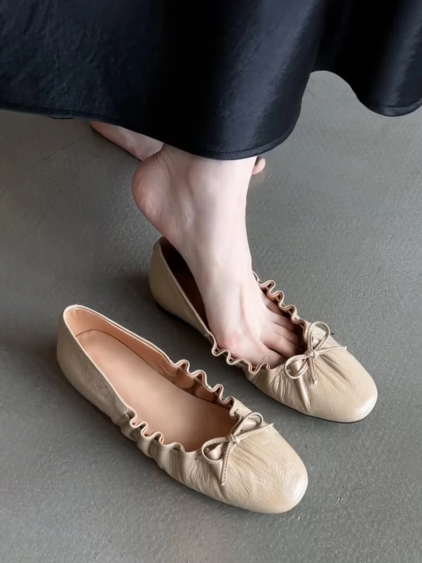 scarpe-basse-da-donna-in-pelle-lavata-con-suola-morbida-punta-quadrata-fiocco-decorativo-slip-on-casual